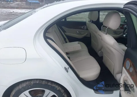 2018 Mercedes-Benz E 300 4Matic z USA, uszkodzony, nr VIN WDDZF4KB9JA378122